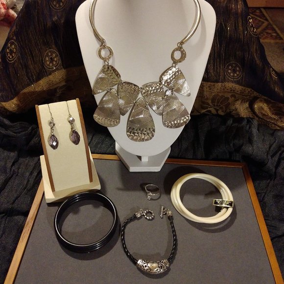 Pretty Mixed Jewelry Lot - Picture 1 of 11